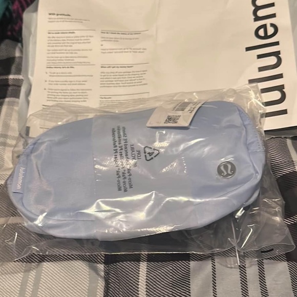 Lululemon Everywhere Belt Bag - Picture 2 of 2